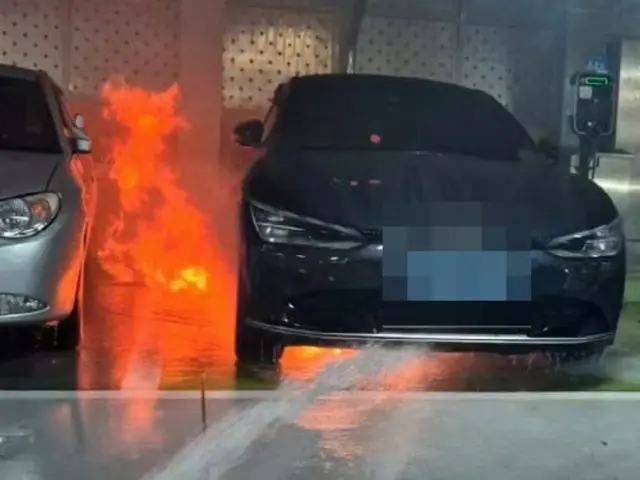 Xe điện lại bốc cháy... Benz theo sau là xe Kia = Hàn Quốc