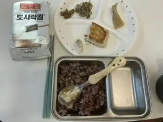 Cho cậu học sinh tiểu học ăn một miếng cá và một ít cá cơm gây tranh cãi vì lạm dụng trẻ em = Hàn Quốc