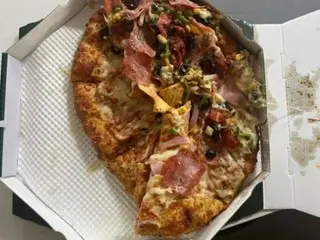 ''Pizza ở một bên, vui lòng hoàn lại tiền cho tôi.'' Khi quản lý cửa hàng pizza kiểm tra camera giám sát, anh ta nhìn thấy một bóng người bất ngờ = Hàn Quốc