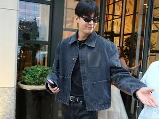 Nam diễn viên Lee Min-ho được bắt gặp trên đường phố New York, Hoa Kỳ...Ánh sáng của một siêu sao không thể che giấu