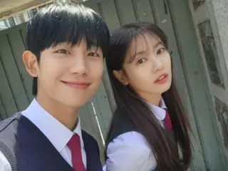 “Mr. Perfect Next Door” Jung HaeIn & Somin, 30 tuổi trông thật đẹp trong bộ đồng phục… “Hóa chất tuổi trẻ” với vẻ ngoài trẻ thơ