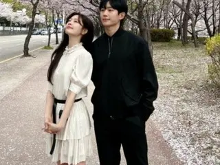 Jung HaeIn & Somin tung ra 2 shot hình như cặp đôi thời sinh viên... Phản ứng hóa học trẻ trung sảng khoái