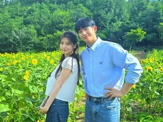 Jung HaeIn, Somin và bầu không khí màu hồng... “Sweet two shot” về cánh đồng hoa hướng dương được ra mắt