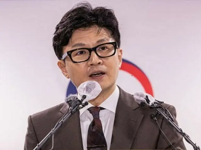 Han Dong-hoon, đại diện của Quyền lực Nhân dân và Lee Jae-myung, cả hai đại diện của Đảng Dân chủ, cho biết: ``Họ đang biến chiến dịch bầu cử thành một cuộc chiến chính trị với các khẩu hiệu ''hạ bệ tổng thống.'' - South Hàn Quốc