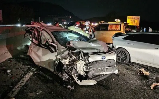 高速道路で車8台が絡む衝突事故、死傷者14人…運転手「車が止まらなかった」＝韓国