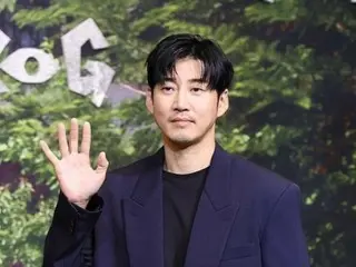 Yoon Kye Sang tổ chức fanmeeting 'LOG' để kỷ niệm 20 năm ra mắt diễn viên