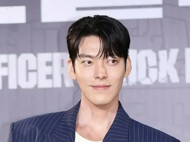 Nam diễn viên Kim Woo Bin, người đang công khai mối quan hệ với Shin Min A, “sử dụng rất nhiều biểu tượng cảm xúc trái tim…Tôi thích thể hiện bản thân mình”