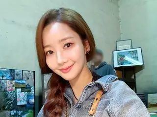 Nữ diễn viên Park Min Young tết tóc trông như búp bê... Visual "đáng yêu"