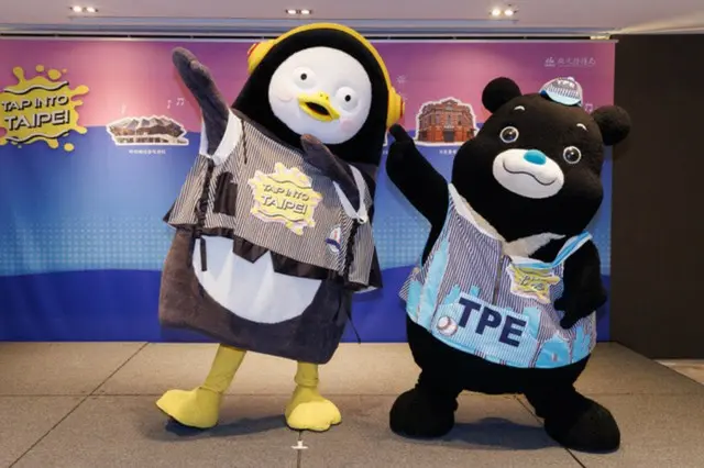 Pengsooと熊讃が最も熱いダンスでイベントの序幕を開く