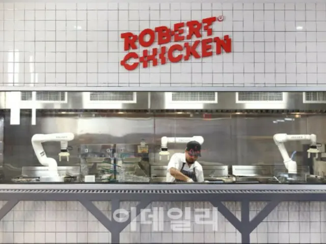 Cửa hàng hàng đầu 'Robert Chicken' ở New York khai trương, robot nấu ăn nhận đơn đặt hàng = Hàn Quốc