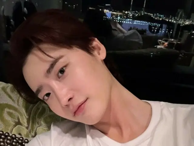 Nam diễn viên Lee Jung-seok gửi ảnh selfie cho “bạn gái” IU? ...Rốt cuộc thì nó "rất tuyệt"