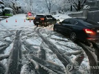 Cảnh báo tuyết rơi dày 20 cm ở Seoul, Hàn Quốc;