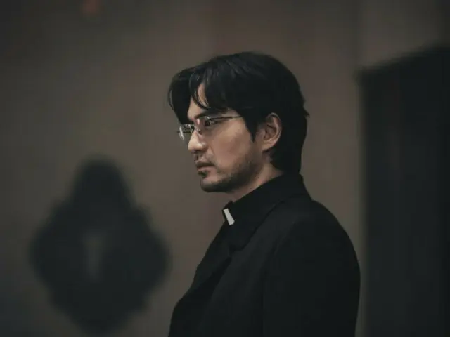 Phim "Black Nuns" Lee Jin-wook trở thành linh mục phản đối việc trừ tà... Mâu thuẫn với Song Hye Kyo và Choi Yeo-bin