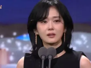 Jang Nara được chồng vinh danh... ``Em yêu anh nhiều lắm'' = ``SBS Drama Award''