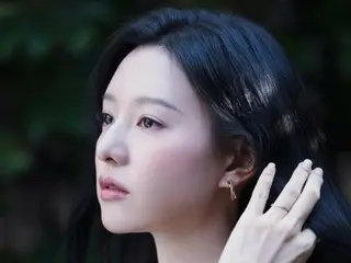 Kim JiWoo-won, nổi tiếng từ bộ phim truyền hình “Queen of Tears”, nhìn từ bên ngoài trông bất khả chiến bại ... Những bức ảnh hậu trường ống đồng tỏa sáng với khí chất của một nữ thần