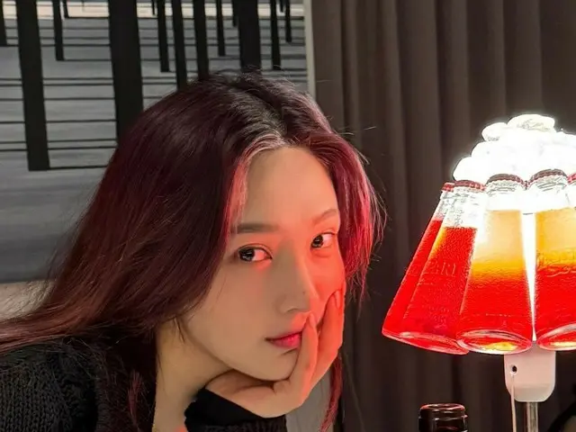 JOY (RedVelvet) tung ảnh hai người như đang hẹn hò dịp Giáng sinh