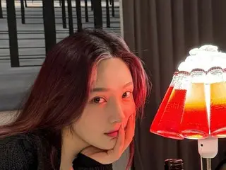 JOY (RedVelvet) tung ảnh hai người như đang hẹn hò dịp Giáng sinh