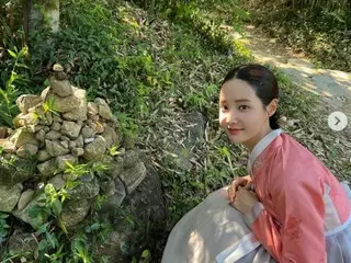 Yeon Woo diện Hanbok thanh lịch... khoe vẻ đẹp ngây thơ