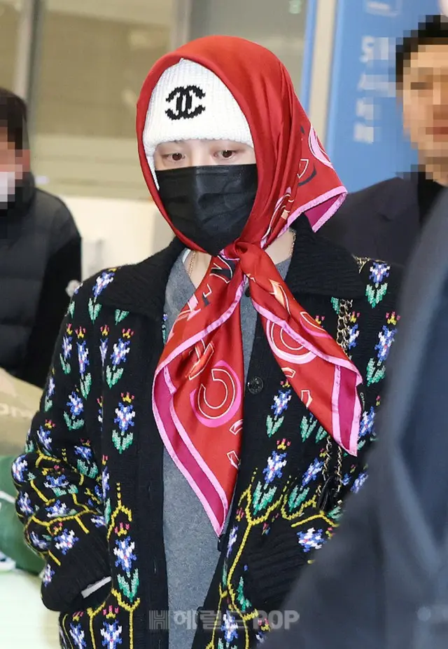 【フォト】G-DRAGON、卓越した“ポジャギファッション”…空港での視線を独占