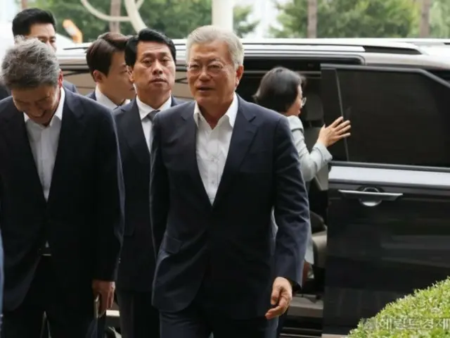 Moon Jae-in là cựu tổng thống Hàn Quốc duy nhất còn sống chưa bị bắt, nhưng ông vẫn đang bị nghi ngờ.