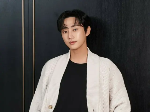 Jinyoung (cựu thành viên B1A4) khen ngợi Park BoGum vì "You Are the Apple of My Eye"... "Tôi đến dự tiệc sau vì cảm thấy có nghĩa vụ"