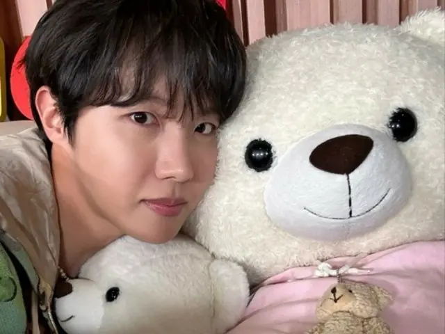 Bức ảnh selfie của J-HOPE (BTS) với Wilson trong "I Live Alone" có phải là thật không? … "Tôi ngạc nhiên đến nỗi tim tôi đập thình thịch."