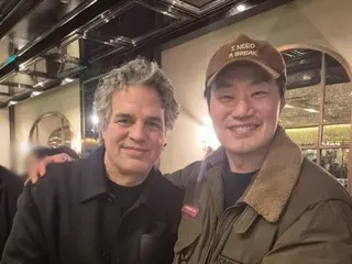 Lee HeeJun và ngôi sao Hulk Mark Ruffalo chụp ảnh chung... ngại ngùng: "Tôi thực sự muốn gặp anh ấy"