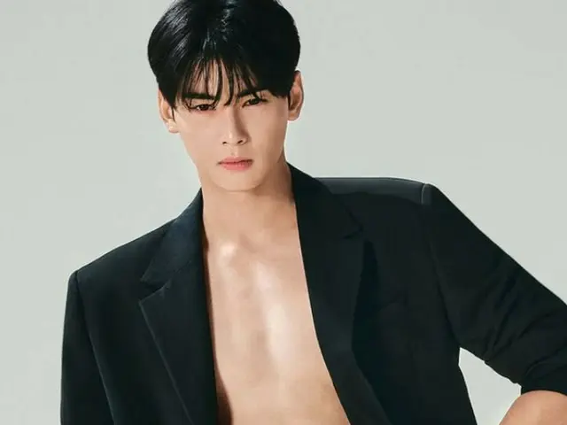 Cha Eun Woo của ASTRO tiết lộ bức ảnh chụp độc đáo với làn da trần và áo khoác