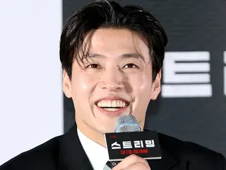 Kang HaNeul của bộ phim "Streaming" cho biết, "Chúng tôi quay một cảnh duy nhất trong 10 phút. Nếu mắc lỗi, chúng tôi phải bắt đầu lại từ đầu, nên rất hồi hộp".