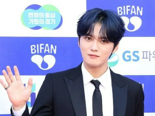 J-JUN nói về tác hại do sasaeng fan gây ra... "Họ đâm vào xe tôi và gây tai nạn chỉ để được nhìn thấy mặt tôi"