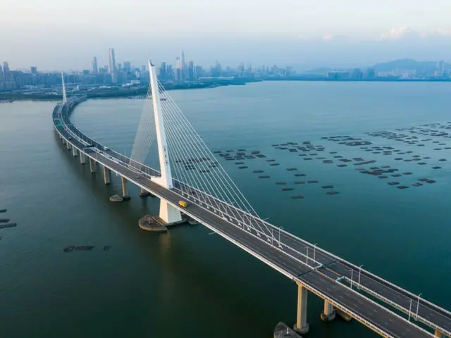 Trung Quốc báo cáo rằng số lượng hành khách xuyên biên giới trên tuyến đường sắt cao tốc Quảng Châu-Thâm Quyến-Hồng Kông vượt quá 10 triệu trong năm nay, nhanh nhất từ trước đến nay