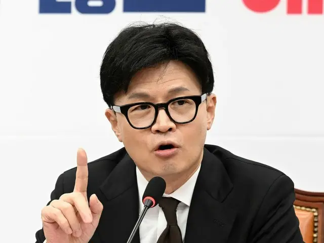 Han Dong-hoon, ứng cử viên của đảng cầm quyền, cho biết, "Nếu Lee Jae-myung trở thành tổng thống, chúng tôi sẽ áp đặt thiết quân luật và nắm quyền kiểm soát ngành tư pháp" (Hàn Quốc)