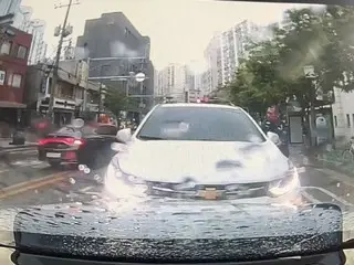 Xe cảnh sát chặn tài xế 'bất tỉnh' lái xe ngược chiều ở Seoul