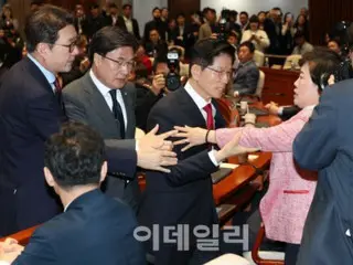 Tòa án bác bỏ lệnh tạm thời của Kim Moon-soo về việc xác nhận tư cách ứng cử viên của ông và hủy bỏ đại hội đảng (Hàn Quốc)