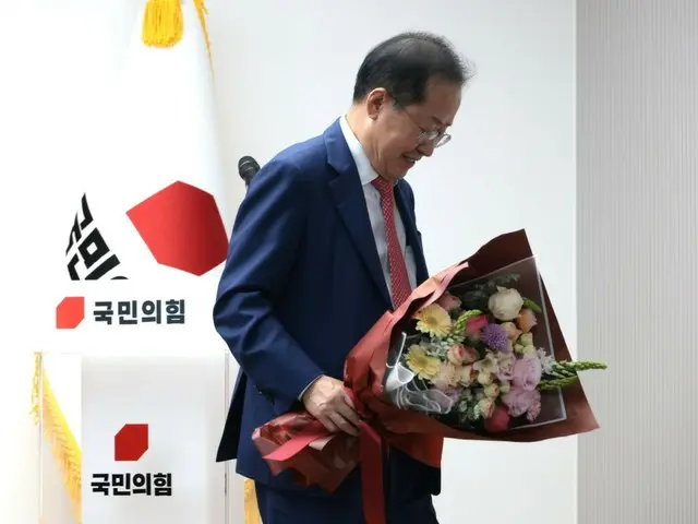 Hong Jun-pyo: "Tôi chán ngấy những lời mời gọi tình ái từ đảng cầm quyền và không muốn gần gũi nữa" - Hàn Quốc