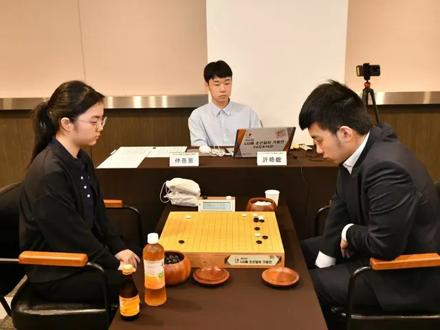 Ryo Ichiriki (đệ cửu đẳng) tiến vào tứ kết Giải cờ vây LG Cup Chosun Ilbo, trong khi Sumire Nakamura (đệ tứ đẳng) và Yuta Iyama (đệ cửu đẳng) để thua sít sao.