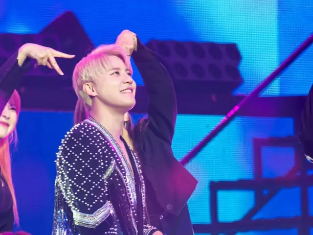Kim Jun Su (Xia) (XIA), người đang làm say đắm cả thế giới, đã phát hành bộ phim hòa nhạc đầu tiên của mình và một video thông điệp bằng tiếng Nhật dành cho người hâm mộ Nhật Bản!