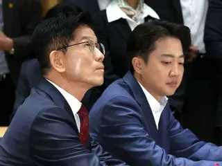 Kim Min-seok, chủ tịch ủy ban chiến lược bầu cử chung thường trực của Đảng Dân chủ, cho biết, "Có khả năng cao là các ứng cử viên Kim Moon-soo và Lee Jun-seok sẽ thống nhất... tỷ lệ ủng hộ của họ sẽ giảm" (Hàn Quốc)