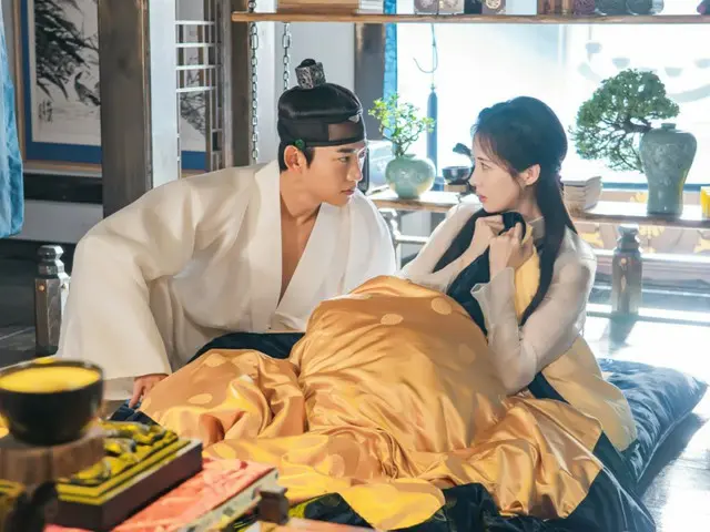 Tacyeon (2PM) và Seohyun (Girls' Generation) có một đêm tân hôn phi thường trong "I Stole the Lead Role's First Experience"... Một chuyện tình lãng mạn phá cách dựa trên tiểu thuyết