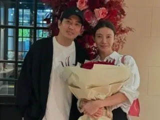 Nữ diễn viên Cha Yeri-young kỷ niệm 8 năm ngày cưới với chồng Joo Sang-Wook...vẫn là cặp đôi đáng yêu như vậy