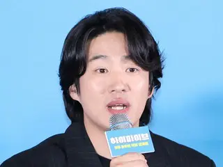 Ahn Jae Hong từ bộ phim "Hi.5": "Cảnh hôn với Yu A In? Tôi nghĩ đó là cảnh gắn kết cả đoàn lại với nhau"
