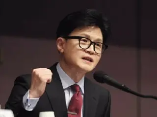 Cựu lãnh đạo Đảng Quyền lực Nhân dân Han Dong-hoon, người đã vận động tranh cử cùng ứng cử viên tổng thống Kim Moon-soo, cho biết, "Chúng ta phải phân biệt rõ ràng giữa việc bảo vệ thiết quân luật và thuyết âm mưu về gian lận bầu cử" (Hàn Quốc)