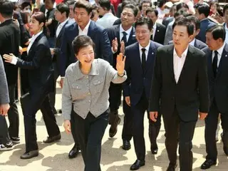 Cựu Tổng thống Park Geun-hye đến thăm nơi sinh của cha mình, nhằm mục đích tập hợp những người bảo thủ trước cuộc bầu cử tổng thống?