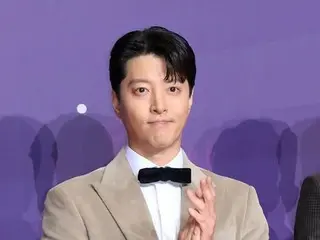 Nam diễn viên Lee Dong Gun bị phát hiện hẹn hò với một người phụ nữ xinh đẹp... 5 năm sau khi ly hôn