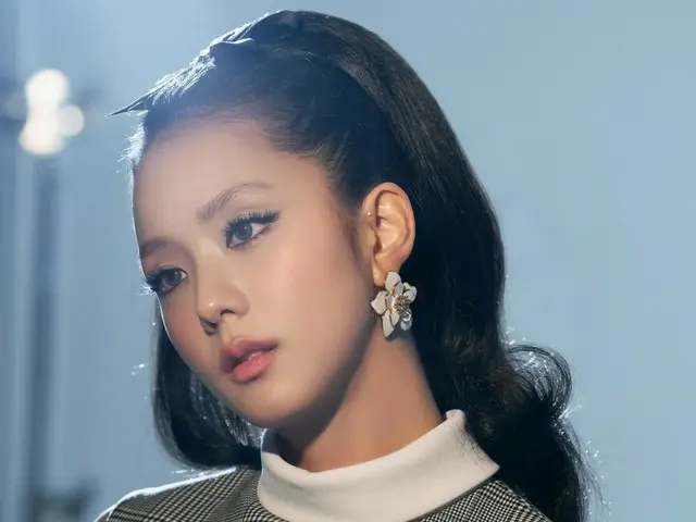JISOO của BLACKPINK khoe nhan sắc đẹp hơn cả búp bê Barbie