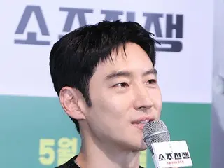 Lee Je Hoon tham dự buổi ra mắt phim "Soju Wars": "Nhân vật hoàn toàn khác so với trong 'Negotiation Skills'"
