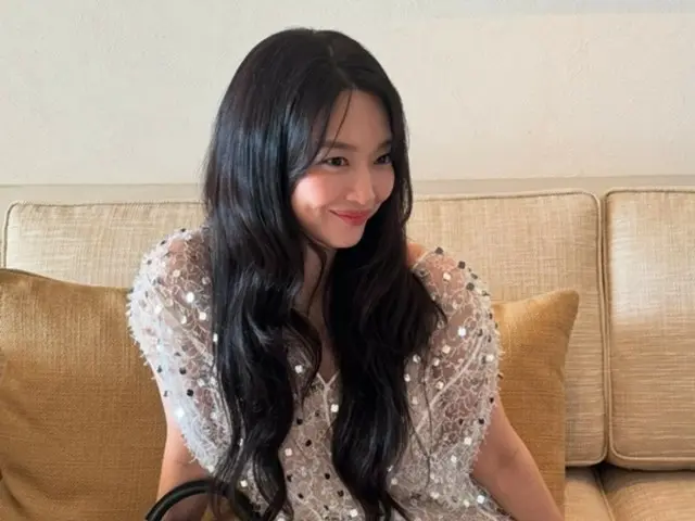 Nữ diễn viên Shin Min A, một nữ thần xinh đẹp trở nên gợi cảm... khoe chiếc váy xuyên thấu