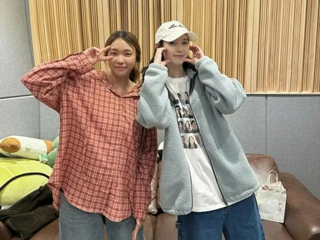 Lee Jin Ah, người tham gia biên soạn ca khúc "Red Shoes" của IU, cho biết: "Tôi bị cuốn hút bởi giọng hát của cô ấy".