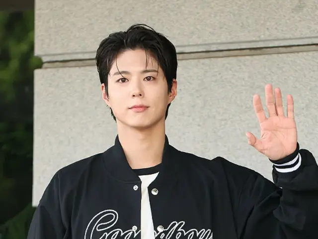 [Ảnh] Park BoGum chào đón sự nổi tiếng của "Cantabile" bằng nụ cười