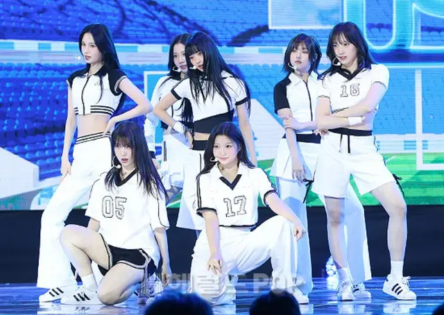 パフォーマンスを披露する「USPEER」2